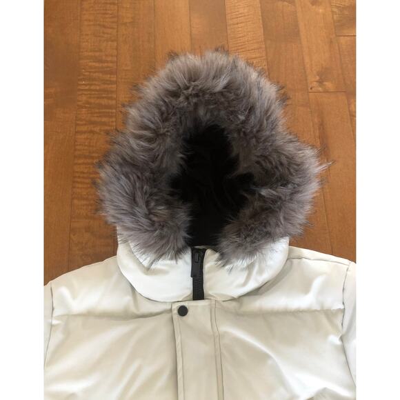 DKNY White Puffer Down coat with detachable fur on hood size medium - Picture 5 of 12